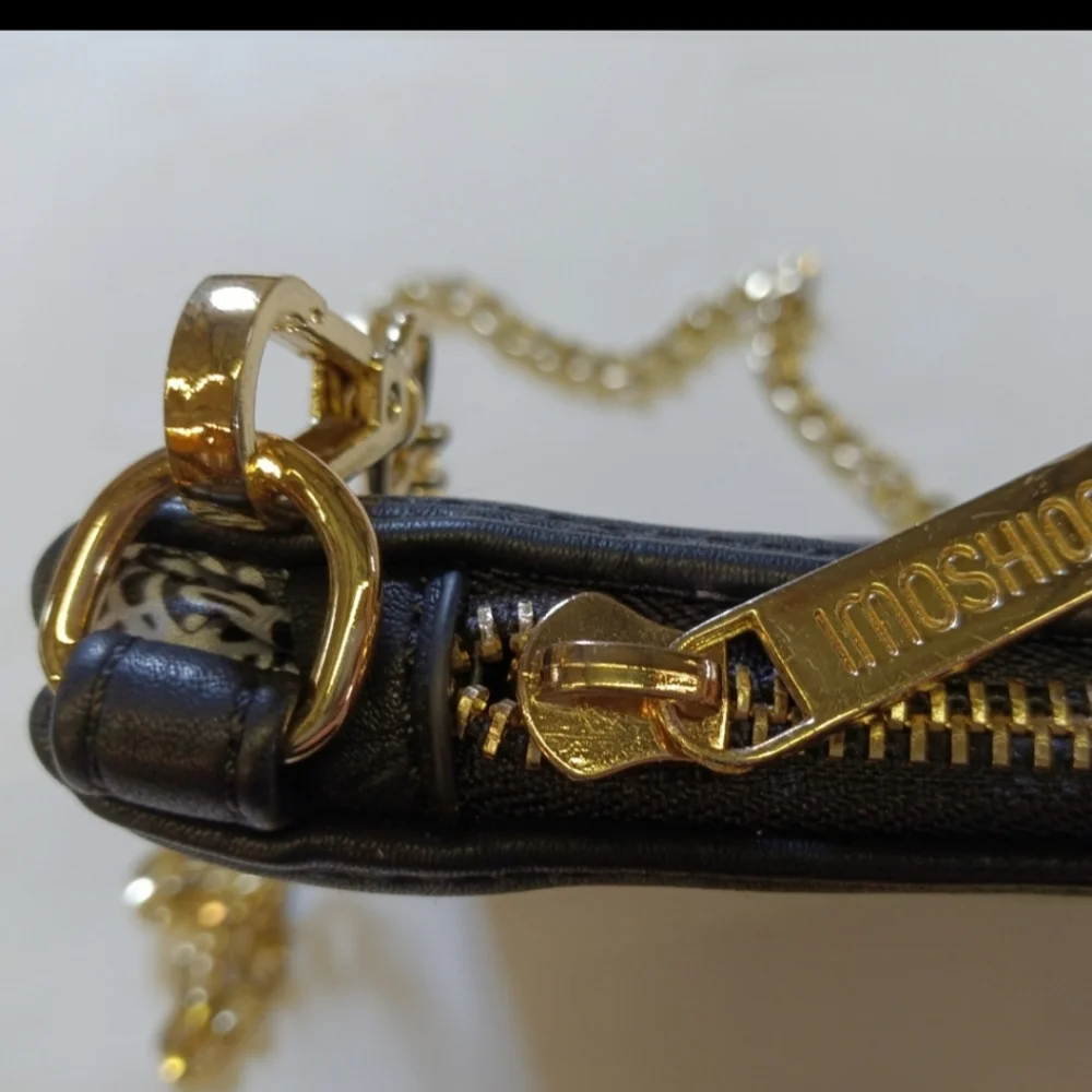 IMOSHION Black Chevron Vegan Gold Crossbody Handbag - Picture 7 of 8